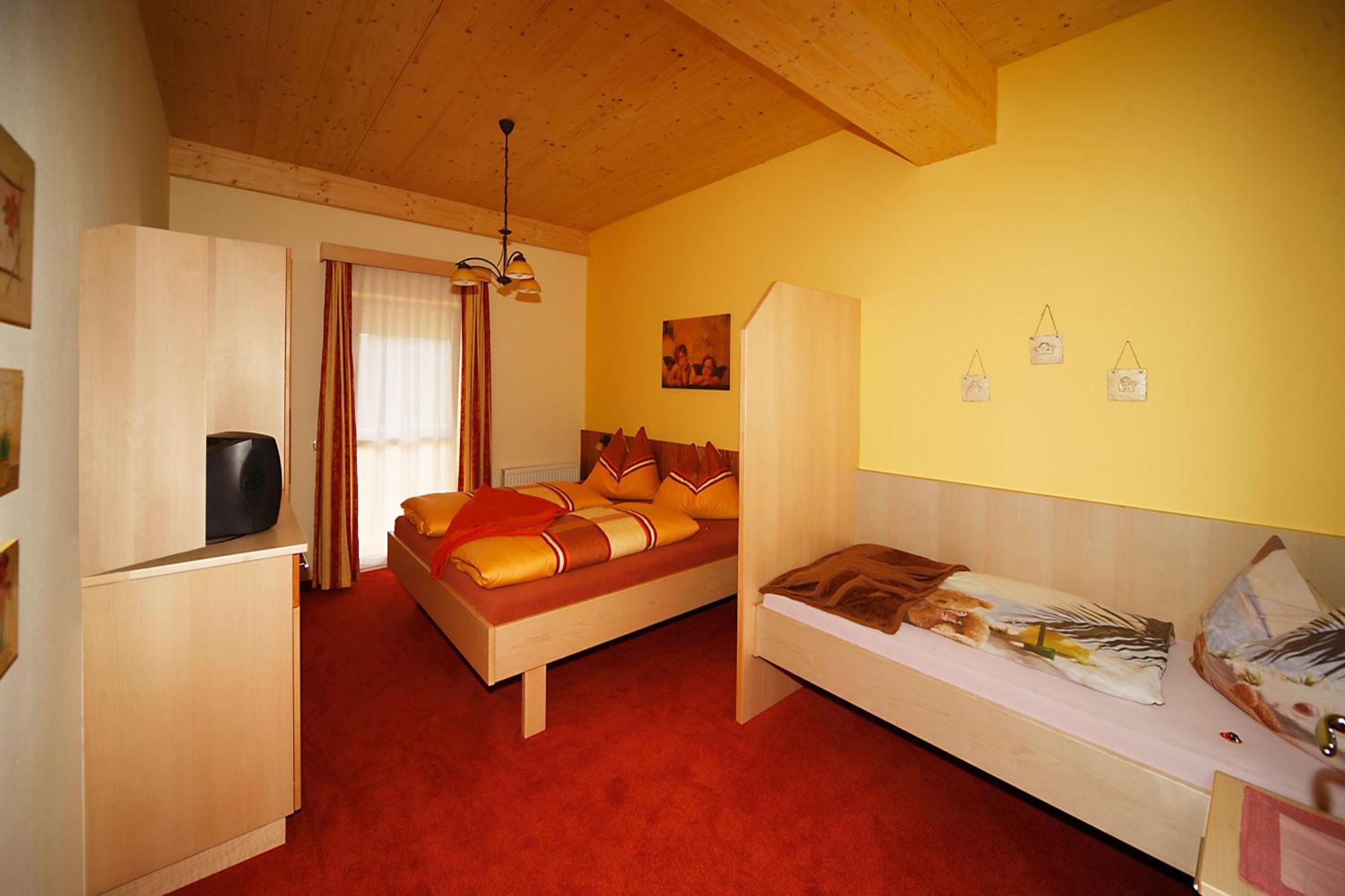 Hotel Garni Zerza Tröpolach Δωμάτιο φωτογραφία